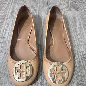 Tory Burch Gold Emblem Tan Flats 6.5